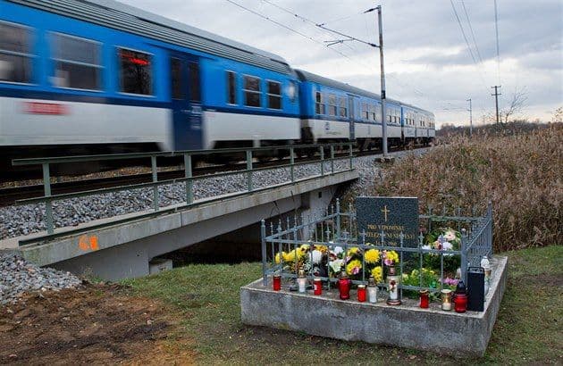 Pomník na mieste tragédie, zdroj: iDNES.cz