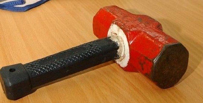 Kladivo – vražedná zbraň, zdroj: Fruitloops