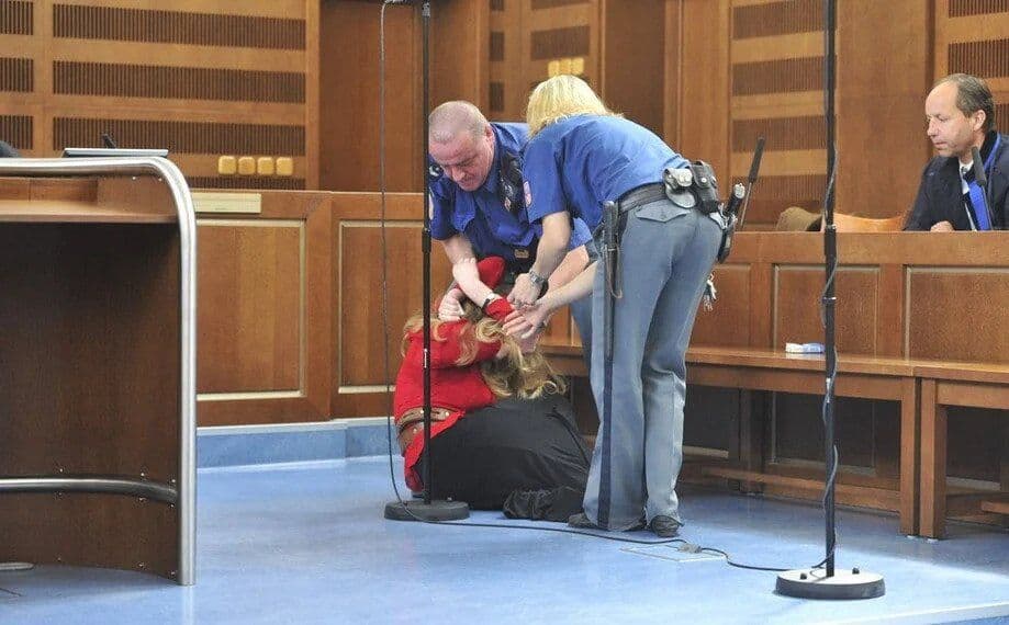Romana Z. pri vypočutí rozsudku skolabovala, zdroj: Refresher.cz