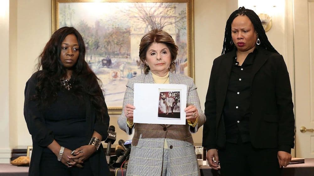 Obete R. Kellyho s právničkou Gloriou Allredovou, zdroj: USA today